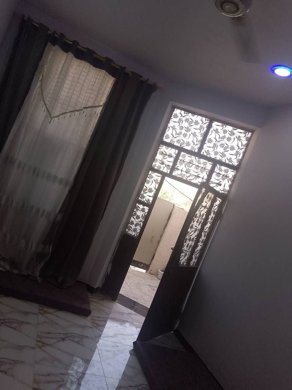 السلام عليكم مشتمل البيع طابق واحد بناء حديث موقعه قرب مدرسه الاحجر الاسود الاستفسار الاتصال ***********
