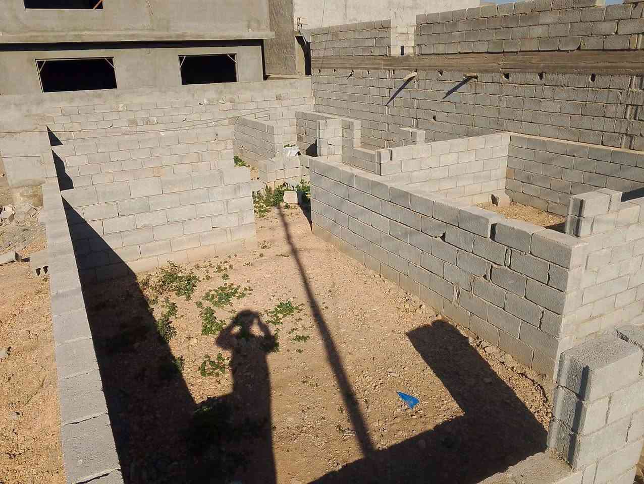 بتلو للبيع شهربان شارع چوينه خلف محلات الدجاج مساحه 144م 8*18 الاتصال على الرقم ***********
