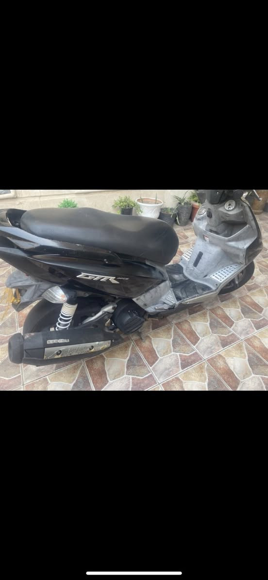 سلام عليكم جيتي ار 2012 رمبة ماخذها بواحد وربع اوراقها كاملة شلعة ومعدل فول مابيها اي نقص الدراجة نظيفة الله شاهد تشتغل بصمة شوكت متريد 
مكاني حي القاهرة قرب جسر البنوك
*********** 
السعر بمليون وبيها مجال للطيبين
