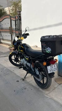 بوكسر كلاسيك • موديل 2023 • اسود بخط اصفر