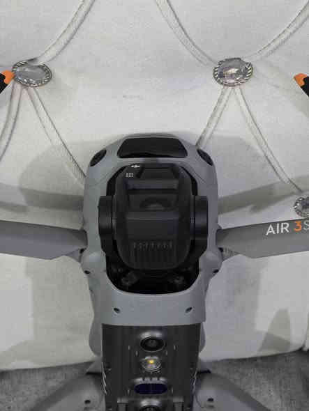 للبيع درون dji air 3Sنظيفة جدا مع كامل الملحقات مثل ماموجود بالصور استخدام قليل العنوان كربلاء
