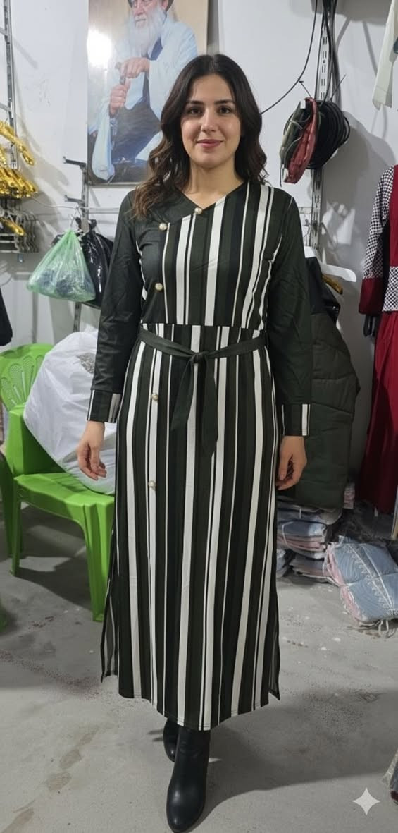 فستان كريب نسائي  30 درزن جمله فقط موجود خدمت توصيل جميع المحافظات انواع الموديلات
*********** جمله فقط كميات
***********
