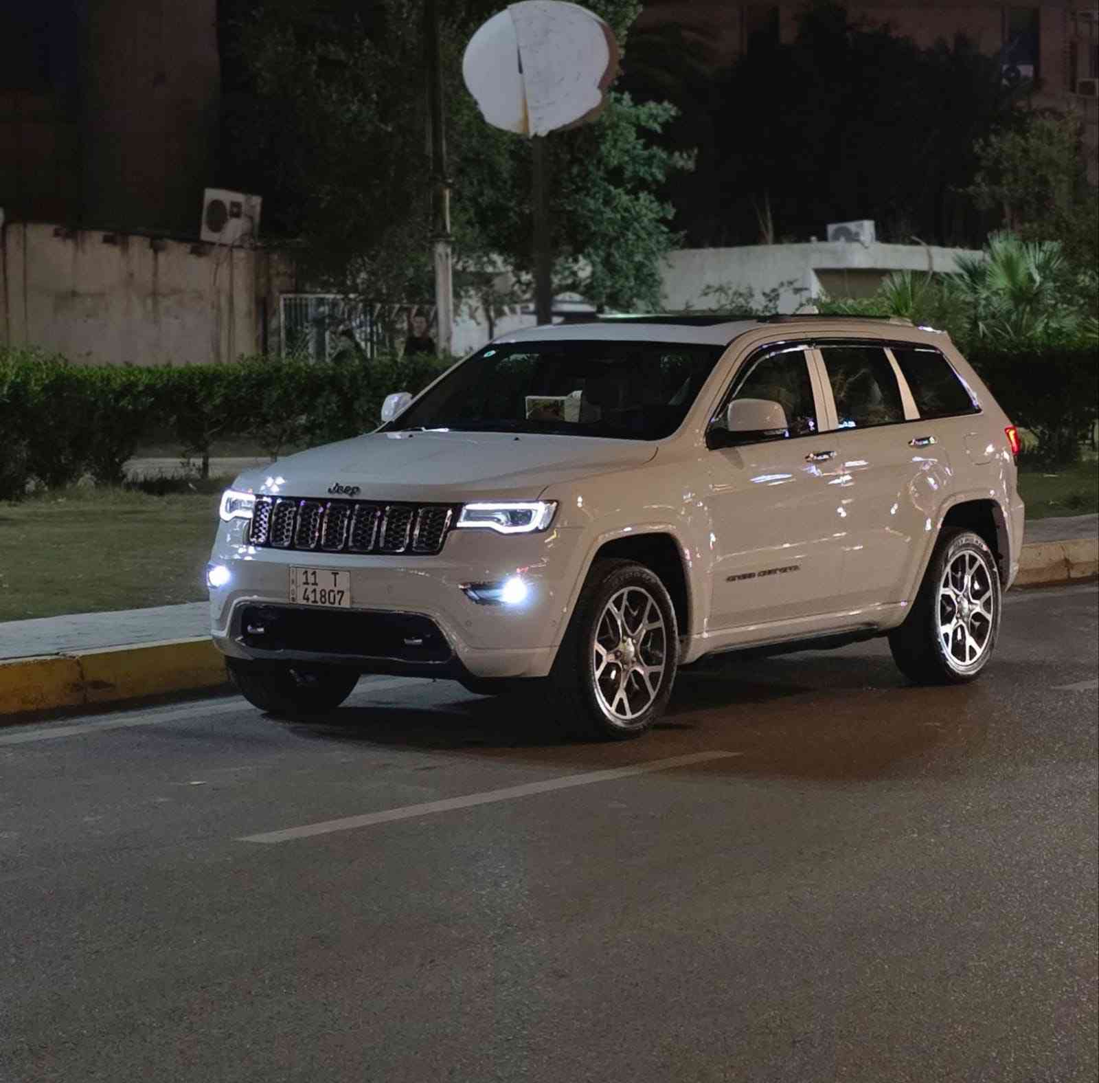 جيب 2020 
اوفر لاند خليجه وكاله
كفاله عامه بيها دوسات كهربائيه وماشيه 33 الف
جكات 3 وضعيات 
جدا جدا نضيفه وكلشي بالسياره بلادي وعلى وضع الشركه
مواصفات السيارهداخل بيجي نضيف بدون اي عيب شاشه بلاص 
مري كهرباء وترحيب 
بانروما 
صندوك كهرباء رادار جانبي 
كك حساسات اماميه خلفيه 
لايت زينون متحرك 
 نيكل بلادي بالكامل 
كشنات كهرباء +تدفىة تبريد 
تحكمات فول +شفتات بالستيرن 
بصمات عدد 2 
زراك لايت 
عده وسبير منازلات 
توقف ذاتي عند الرجوع الي الخلف 
ويل كب 20 
ملاحضه السياره بدون اي صبغ او تبديل ومحرك وكير بحاله الوكاله 
فقط يوجد كارت بالصندرك جدا صغير وممبين 
السياره مناقصهة اي شي 
وبيهة دوس كهرباء ماخذهة ب500$ 
وستتم مطريات 
وتخم تاير جديد 
ودسكات جديده 
مكانها بغداد رقم بغداد
السعر رقم 1 رد تلقائي
للاستفسار 
***********
