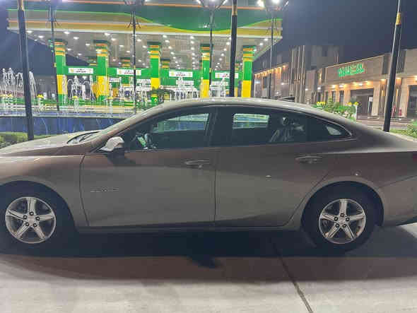 السلام عليكم ،ماليبو 2023 رقم بغداد باسمي 
المواصفات: رادار امامي وحساسات خلفيه ،نقطه عميه ،قطعتين تبريد ،تدفئه كشنات 

مواصفات lt السعر130 وبي مجال

السياره بيها 3 قطع صبغ ( البنيد والجاملغ وباب السايق )

السياره مكفوله من الكص 

ماشيه 68 الف وقابل للزياده 

السياره اني الي استوردتها ومصروف عليها وجاهزه من كلشي 

مكان السياره بغداد ***********
