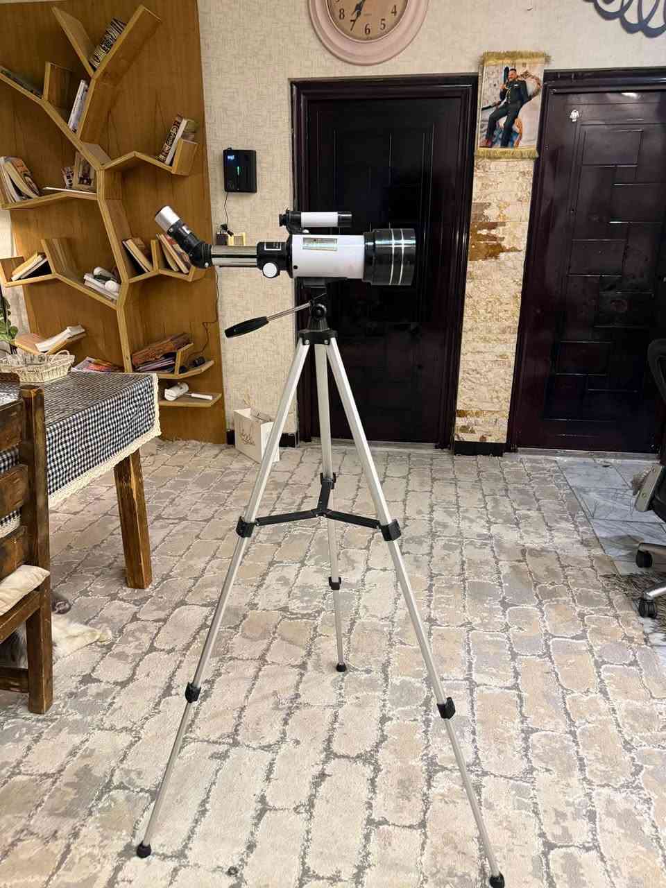 تلسكوب F40070M بدون اي نقص عدسات وجنطة وكرتونة استخدام كلش قليل اقل من اسبوع  سعرة ٦٥ الف *********** متواجد واتساب فقط
