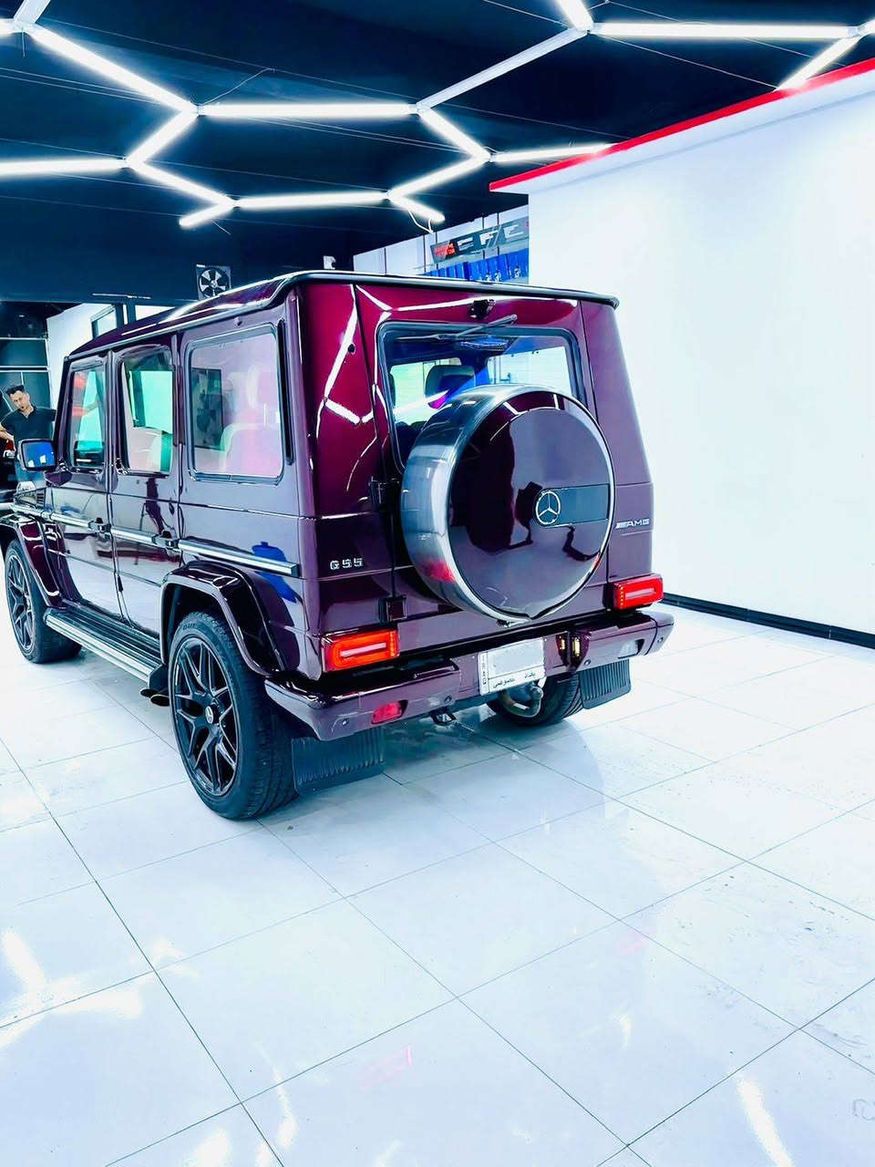 للبيع  
جي كلاس 2012 خليجي طراز 
 G Wagon 55 AMG   
اصل وليس تحديث 
السياره خليجيه  ضمان دولي 
وكالة مرسيدس الاردن (وكالة  توفيق الغرغور) 
عليها طلب خاص (لون السياره الخارج ولون الجلد الداخلي )  الوحيده بالعراق بهذا اللون  
بهذا الموديل 
السياره بدون صبغ بدون تبديل بدون ضرر ماعدا بارد قليل بنهاية الجاملغ الأمامي  مشتغلي  بارد BDR

ماشيه ١٤٤ الف كيلو متر حقيقي  داخل جلد كشنات (دزاينو  اصل ) مساج شاشات خلفيه سقف كنتاره محرك ٨ سلندر  سوبر  چارج سعة 5000cc 
مواصفات G55 AMG معروفة وهي اعلى فئة بموديلها  ماكو داعي لذكر المواصفات 

السياره  بلادية مامحدثه او مغير اي شيء بالحديد فقط محدث بيها لايتات وبك لايت وشباك وويل كب  فقط وكوله مال 2023 اصلي

السيارة وضع الوكالة
لمزيد من التفاصيل واتساب 
***********
