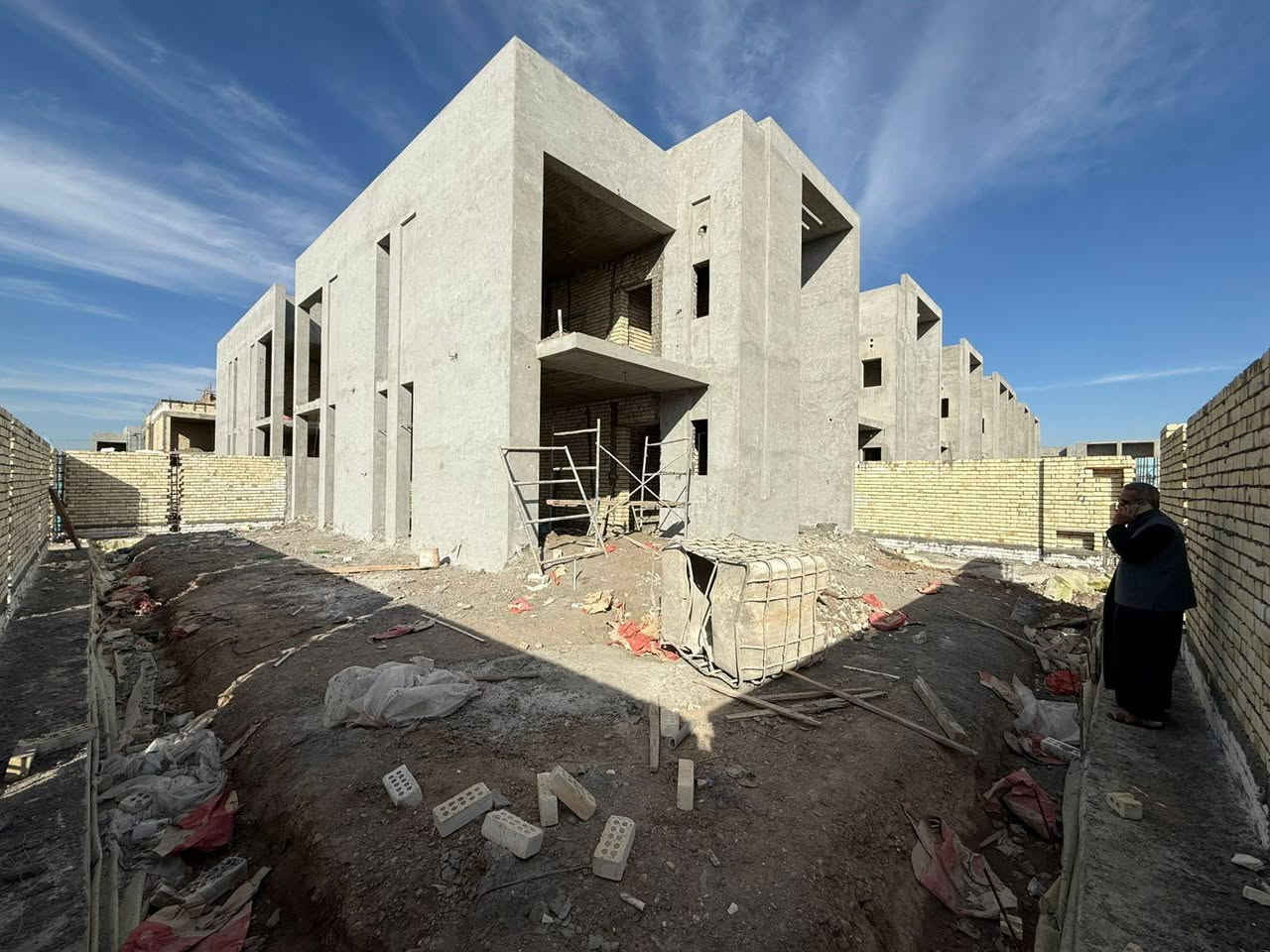 وحده سكنيه في مجمع البدور 🏡
المساحه ٣٠٠ متر ركن  
النوع/ بوليفارد 
استلام شهر السادس 
5 غرف نوم
 السعر ٥٨٨ مقدم وباقي ١١٢ مليون ممكن يتحول قرض عقاري للاستفسار اكثر مراسلة الصفحة او الاتصال على الرقم *********** او واتساب
