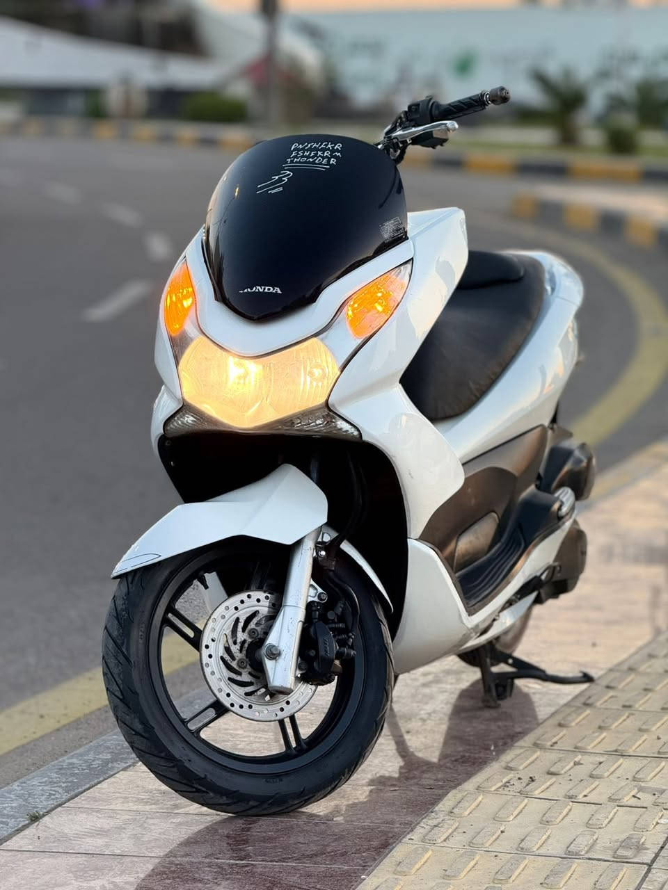 السلام عليكم للبيع دراجه pcxجيل الاول ياباني جديده لوك مكينه مكفوله كفاله عامه مال رمبه كفرات اصليه دراجه جديده سلعه معدل فول برغي ممفتوح بيه حساس زدحام ستان كهربائي اوراقه كامله. السعر ميلون250  وبيه مجال  العنوان بغداد الكراخ  الهاتف ***********  الأصل وبيك خير ودلل
