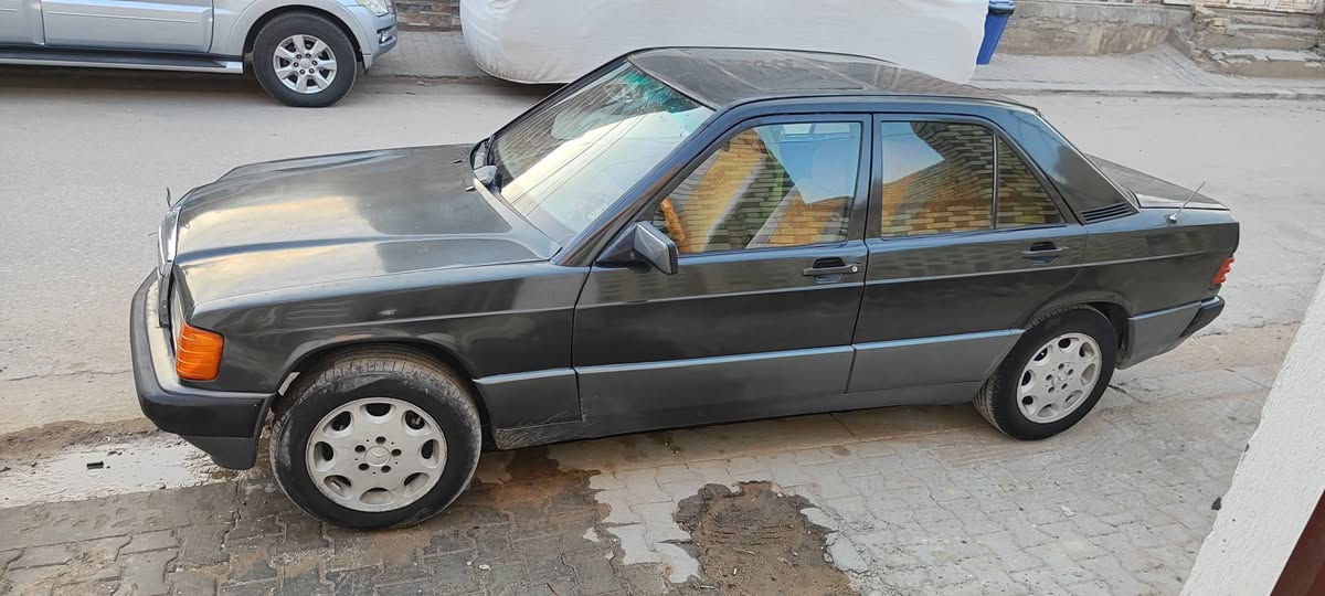 السلام عليكم 
مرسدس 190 طيارين موديل 91 كير ومحرك ونجي شرط الفحص زوج تايرات كدام جدد حدادية الورة نص عمر فقط كهربائيات شغالة رقم قادسية سنوية ساقطة مداور ثاني يوم 
مكاني نجف ***********
السعر 44ورقة مع المجال النجف, العراق
