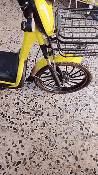 السلام عليكم دراجه شحن حجم 20 خمس بطاريات انضاف على الفحص تمشي بس بيها شغلت كربايات السعر 175للاستفسار اتصل 
*********** بي واتساب مكاني الكرخ شارع حيفا
