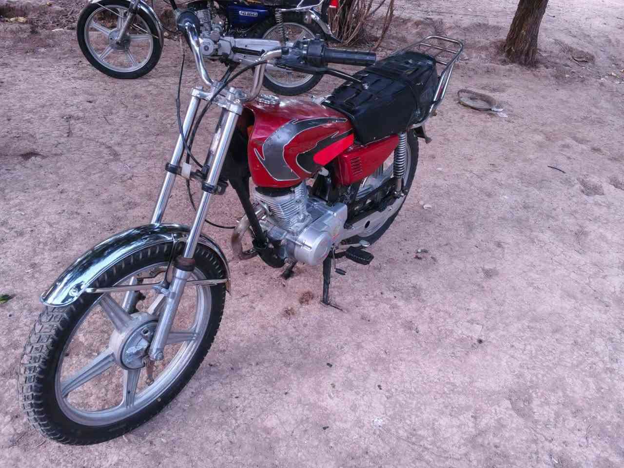 سلام عليكم دراجة ايراني للبيع موديل 2019مكينة خرسة
دراجة بدون اوراق اتعهد سرقة 
سعر دراجة 225وبيهة مجال
مكاني بغداد نهاية سبع قصور بلوسمة 
للستفسار وتساب اتصال***********
