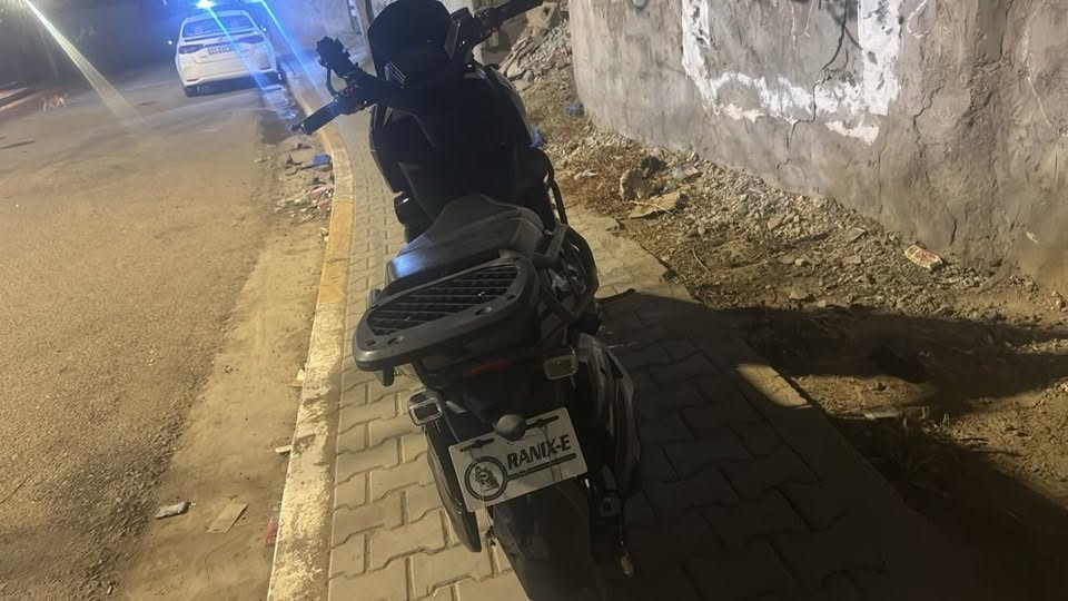 سلام عليكم
بطاريه ليثيوم 50امير 72فولت مولف 2500 تمشي شحنه وحده 70اله 77كيلو زنون عالي ناصي كهربائيات شغاله 3 سرعات سرعه 100 اذا شخصين 80 دراجه حجم كبير رايد ابيعه سعر قيم بل يرضي الله مستعجل عل بيعته ***********
