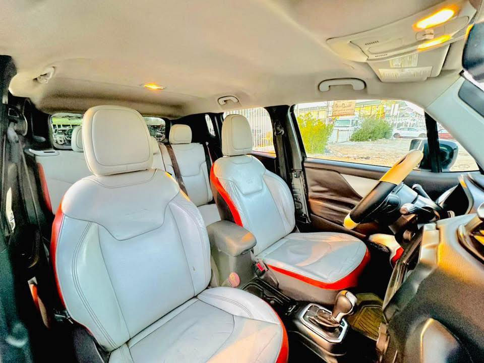 وينه اليدور نظافه وسياره جاهزه 
جيب رنكد 2018
محرك 2400
حادث بنيد وجاملغ يعني حادث جانبي
رقم نجف دولي
غرفه جلد 
حداديه وتخم تاير بلجيس 
شاشه كبيره 
سياره جديده بمعنى الكلمه 
السعر خاص
للاستفسار /***********
