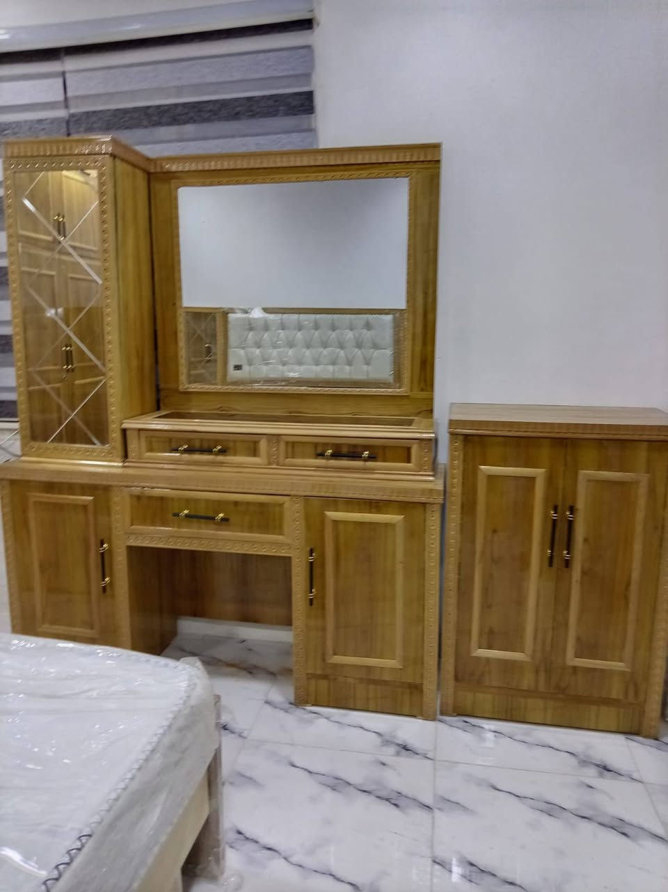 #قسط_غرفتك_براحتك
✔️ ويانا مدة التقسيط سنة و نص بدون مقدمة
✔️ لحاملي ماستر كارد الرافدين من الموظفين و المنتسبين و المتقاعدين وحتى الوريث مشمول عدنا
✔️ يوجد فصال حسب الطلب
✔️ يمكنكم استبدال غرفكم القديمة بغرفة جديدة وتقسيط الفرق
✔️ غرف نوم باحدث الموديلات من خشب الصاج
📌العنوان : الموصل / الجانب الأيمن / الصناعة القديمة / اليابسات 
📱اسياسيل : *********** (يوجد واتساب)
📱 كورك : ***********(يوجد واتساب)
