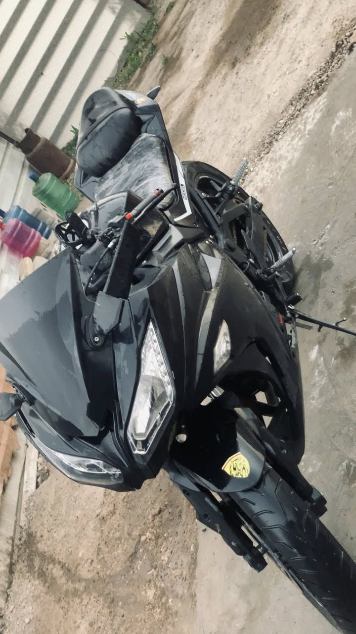 دراجه بطح كاوسكي 300 cc ماشيه 11 الف 
اي نقص مابيها مكفوله محرك وكير  سرعتها 190 
خير من الله  دراجه كلش حلوه  18 ورقه وبيها قليل حك الجيه  بغداد شهداء البياع  ***********
