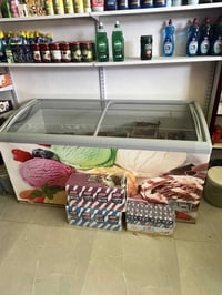 مجمده بطحيه جديده صارلها كم شهر للبيع طولها متر ونص وعرضها ثمانين  078...