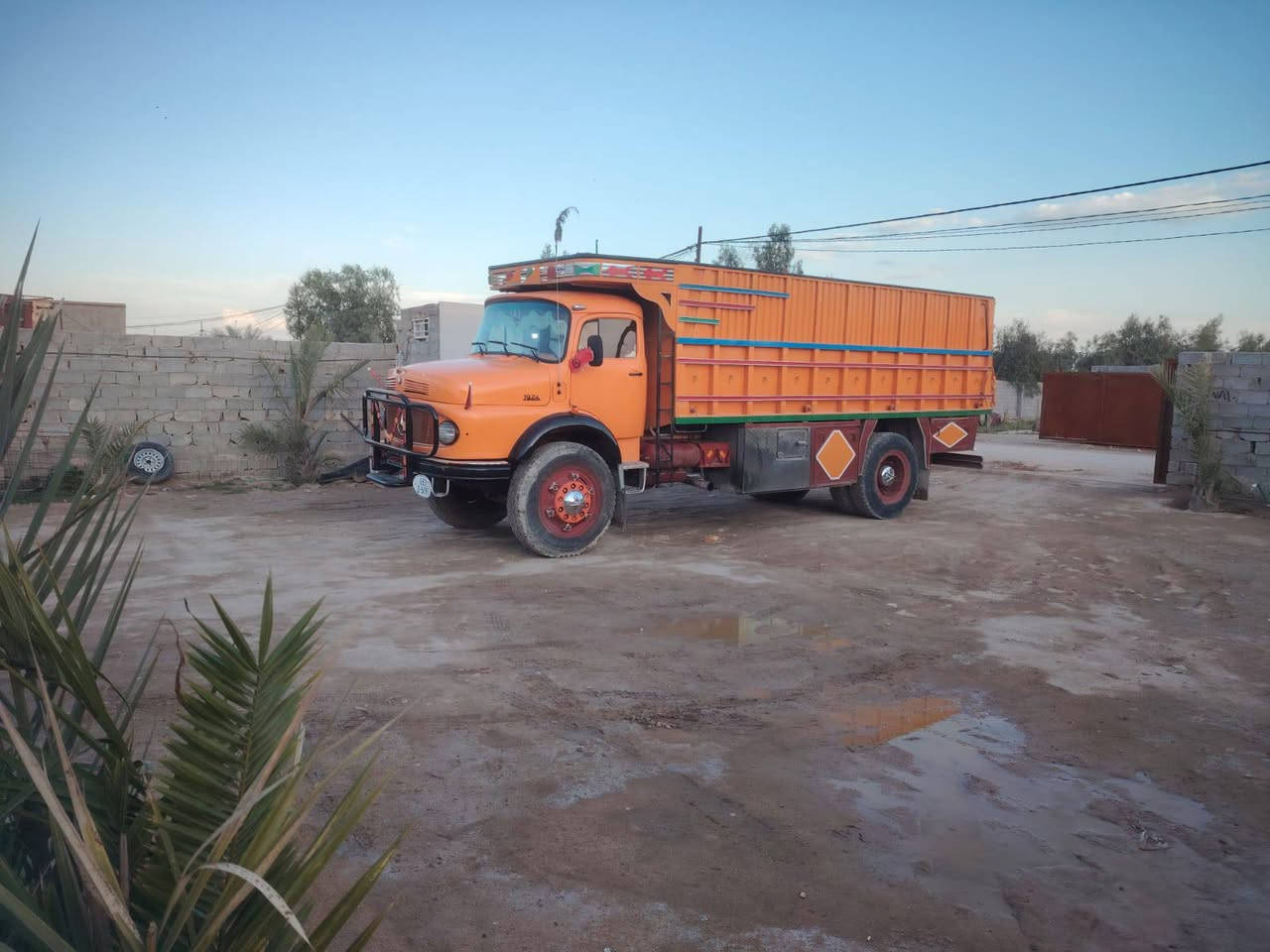 سلام عليكم للبيع قجمه 81 مصبوغه عام شاصي باج بطن سياره جاهزه ونضيفه 
الاستفسار  (***********/./***********)
