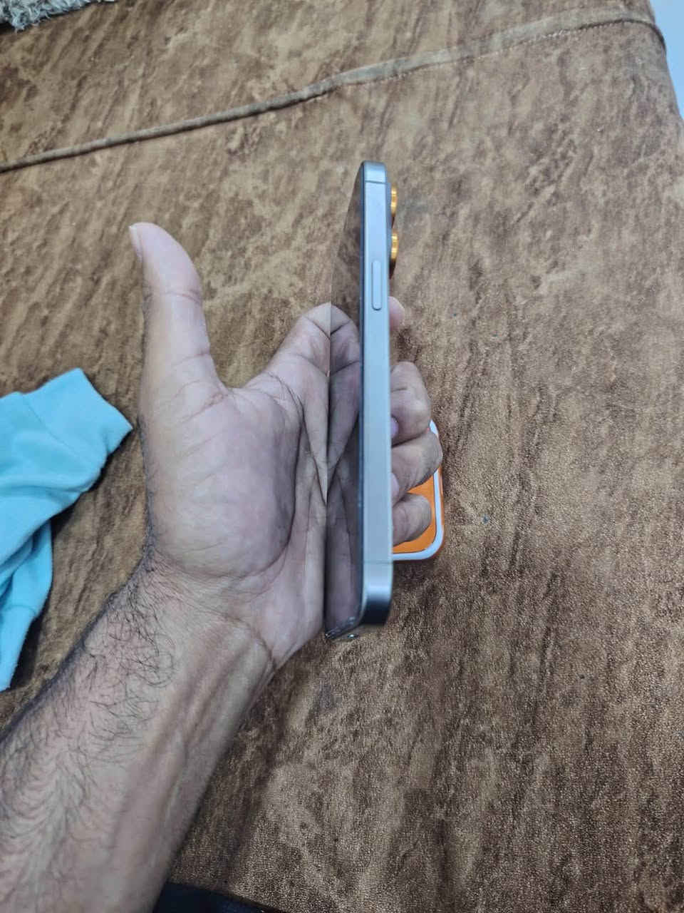 السلام عليكم.  متاح ايفون 15 برو ماكس لون تيتانيوم 
ذاكرة 256  بطارية 🔋 86  نضافة الجهاز 💯 بل 💯 
وياه كارتونته فقط 
جهاز لعبة ما منزل بيه جهاز ثانوي فقط للاتصال  ما متعوب الي يدور جهاز نضيف ويكون باله مرتاح بزمن الغش ؟ والله يفيده وأضمنه اله من اي خلل ولا داخل تصليح ابد يشهد الله. 
سعر الجهاز.  مليون و٥٠  وبيه مجال / مكاني التاجي قرب معسكر التاجي.  وهذا رقمي وبيه واتساب ***********
