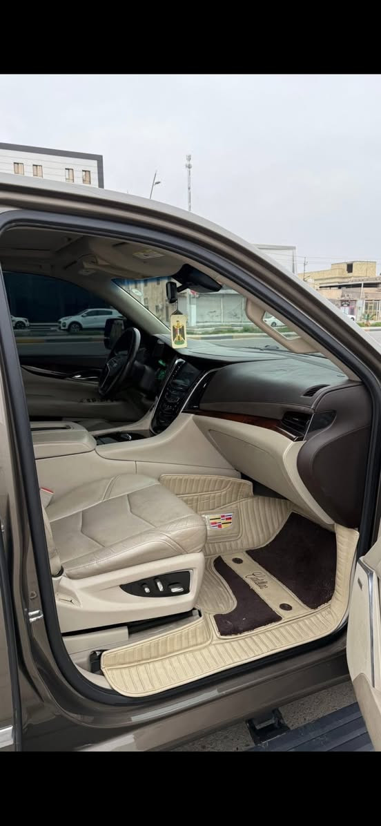 سلام عليكم كديلاك سكاليد موديل 15 فول مواصفات اعلى فئه كفاله عامه سعر 175 رقم الهاتف ***********
