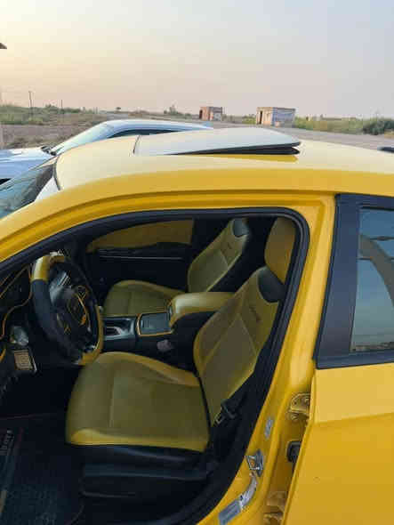 السلام عليكم 
جارجر موديل 17_18 مرمزه سنة وحدة اصل لون اصفر من امريكا 
السيارة جديدة مامتعوبه رقم بصرة خطها شطرة بغداد حادث جاملغ وبنيد شرط بدون ايرباك بدون دواخل سعرها 165ورقة وبيها مجال للشراي مكاني واسط قضاء الحي ***********
