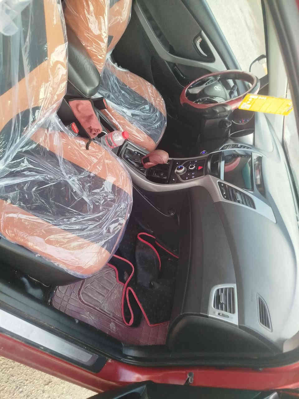 سلام عليكم النتره مديل ١٦ وارد امريكي حادث جاملغ وبنيد رقم بصره دولي مكينه ١٨٠٠ دوش  سياره جديده وجاهزه اي نقص مابيها كله شغال سياره فول مواصفات السعر ١٠٥ مكان السياره قضاء القرنه ***********
