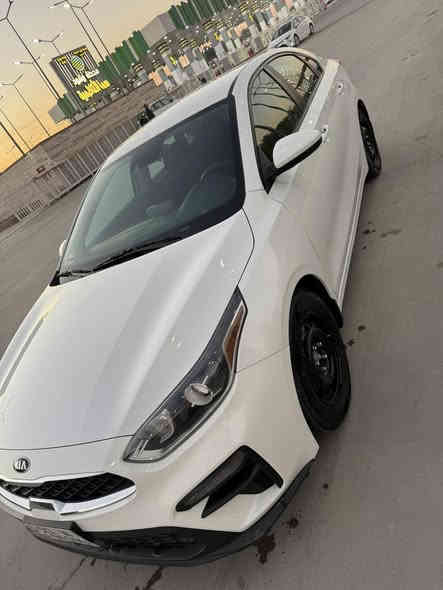 السلام عليكم 
فورتي موديل 19 ماشية 50 كيلو بدون ايرباك بيه صبغ باب السائق اثر شخط وتكحيل بصف الطير والحادث بارد خشم البنيد والجاملغ رقم بغداد انكليزي تحويل مباشر مكانها بغداد 
كامره رادار وتحكم ستيرن سعره 136 
***********
