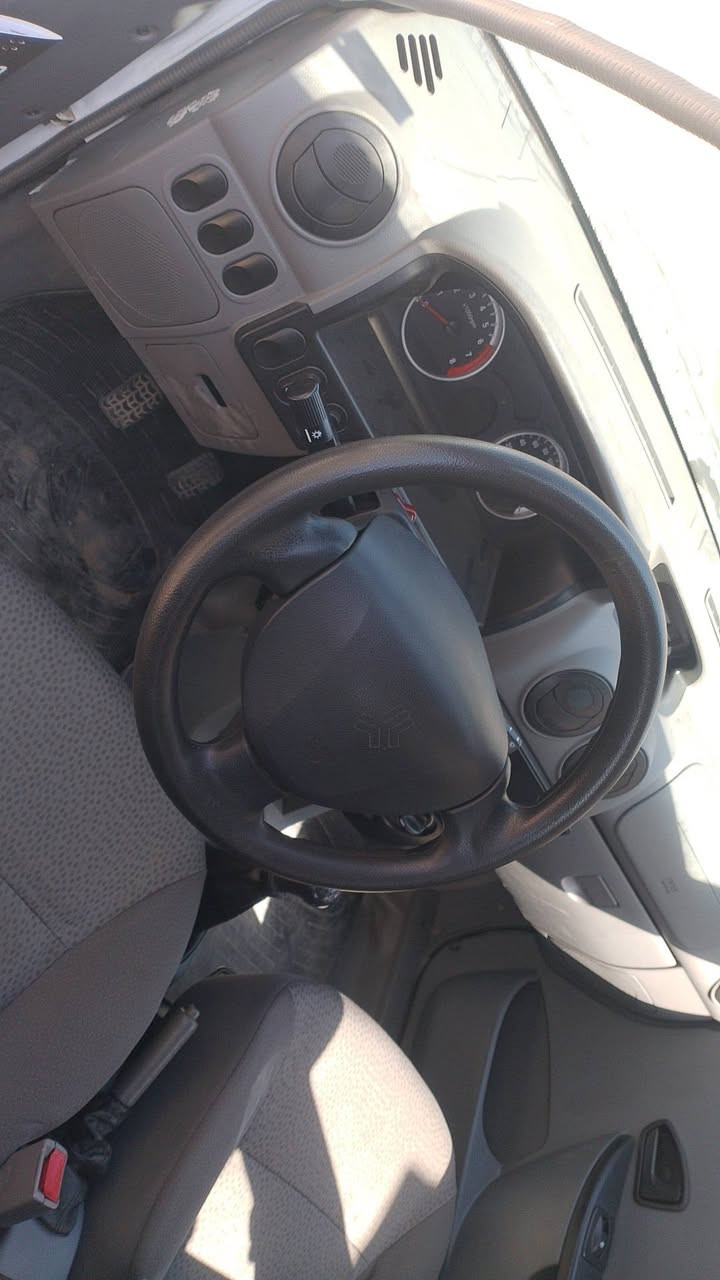 سلام عليكم سايبه 25كفاله عامه  سياره جديدة كلش عله. وضاع شركة  ماشيه 30الف سعرهه 72وبيهه مجال قليل كلش مكاني ديوانيه حي جامعة موبايل ***********
