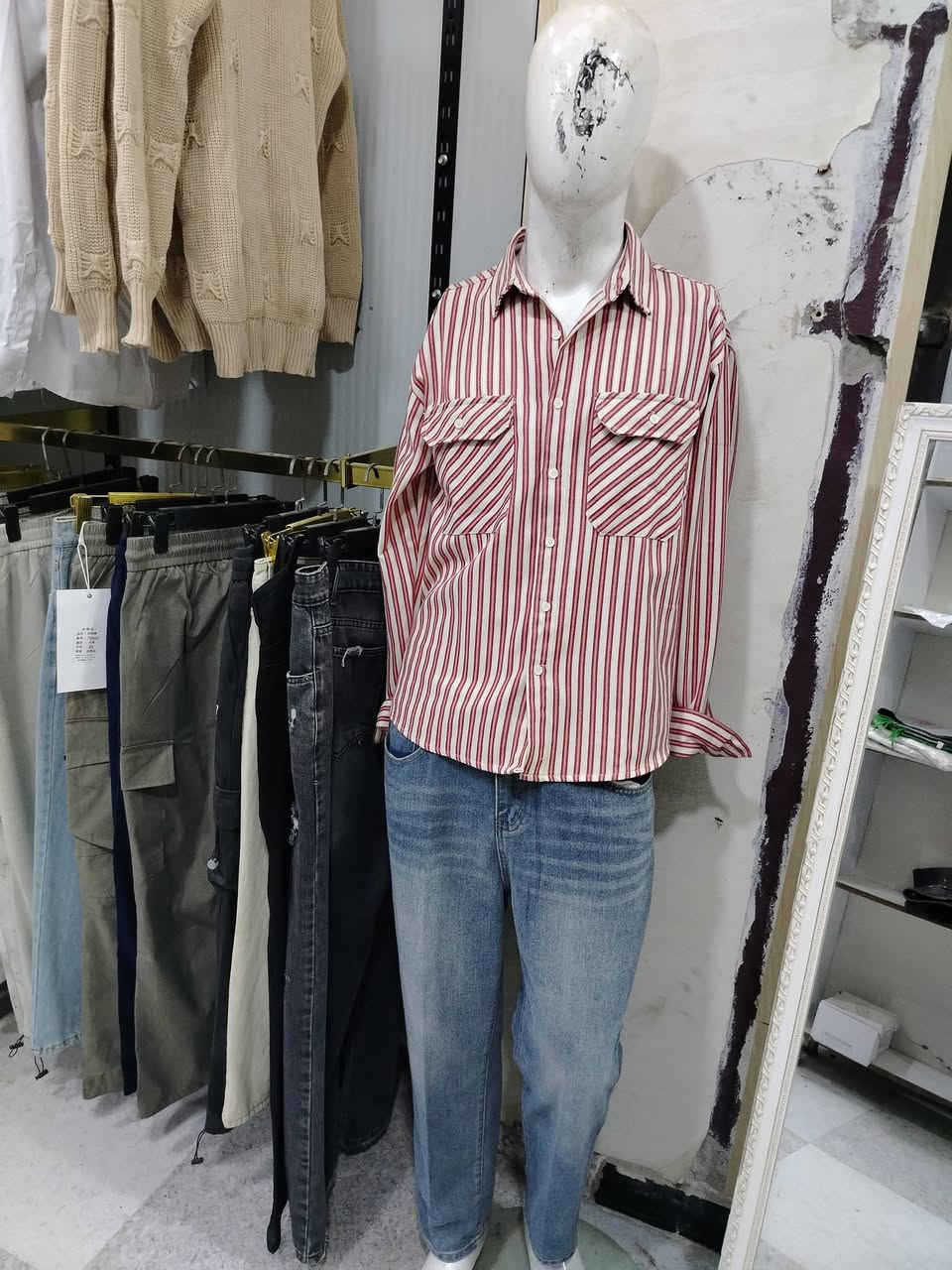 مليكانات للبيع لعدد خمسه لون ابيص الاصليات
لوحده عله 100 وعدي نص بس رجلين مال بنطرون سعر50  للاستفسارات والتواصل ***********
