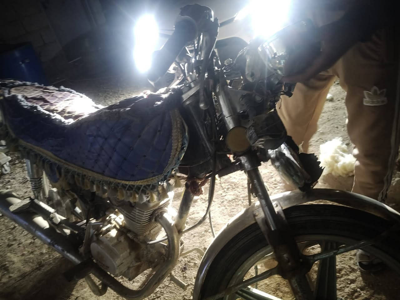 السلام عليكم 

موطور اربعه كير 
موديل 2021
محرك 2024
مسوي حادث 
النقص 
سكان 
جاملق كدام 
دشبول 
لايت امامي 
موطور شغال شرط 
سعر 175وبي مجال 
هـ ***********
