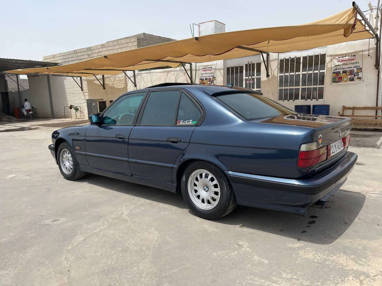 السلام عليكم بي أم 535 مديل 92 مصبوغه صبغ عام لجماليه فقط كير جديد مكينه خير من الله 6 سلندر تخم تاير جديد حدادية جديده السياره رقمها بغداد الانگليزي بأسمي تحويل ثاني يوم السنوية لـ 2029 مكان السياره محافظة ميسان سعر 45 وبيها مجال للشراي للاستفسار الاتصال على ***********

