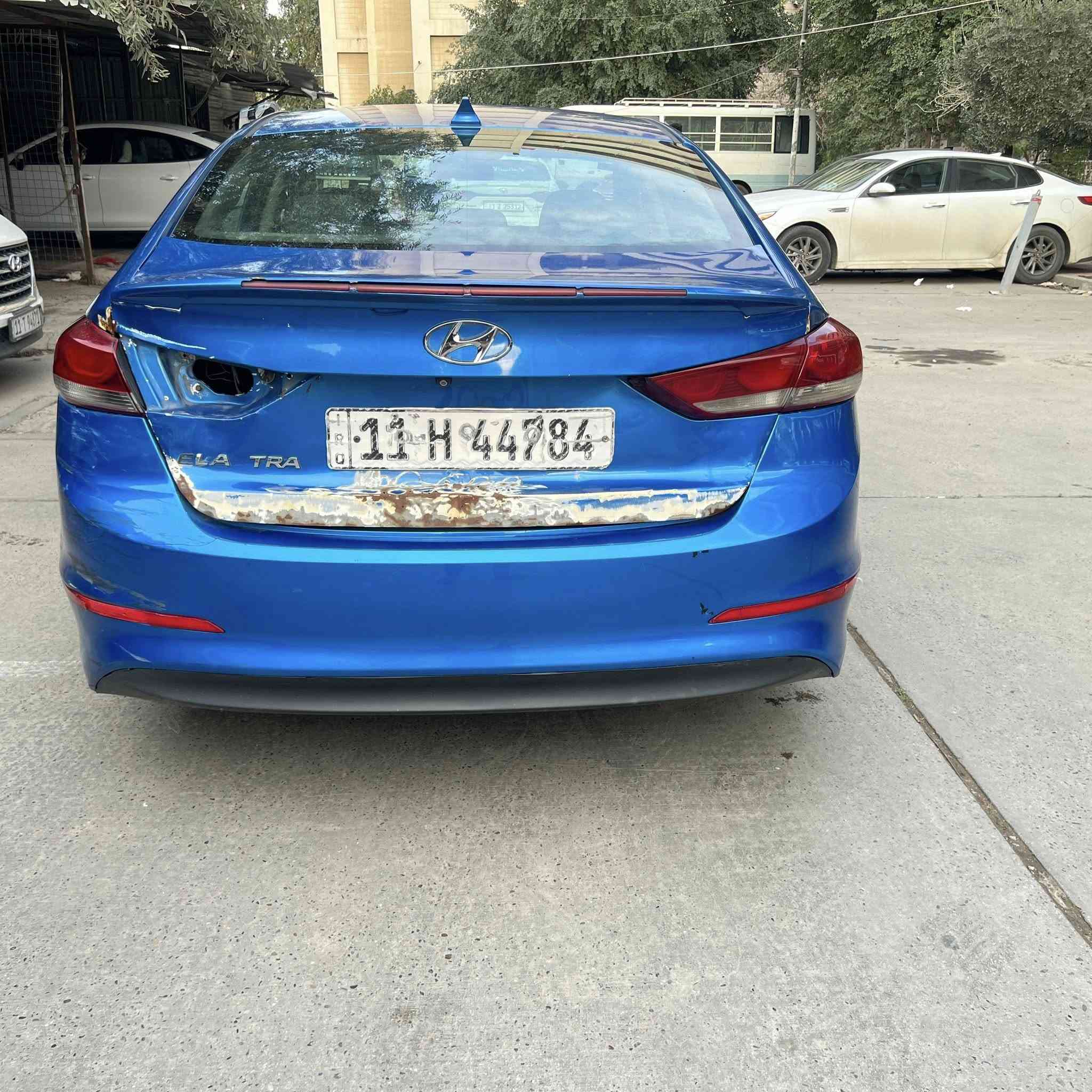 السلام عليكم
للبيع النترا موديل 2017 امريكي 
نص مواصفات 
السونار ناشره رجائن شوف السونار وخابر
السعر 107 وبيه مجال 
بيه ملاحضات 
*********** 
مكان السياره بغداد
