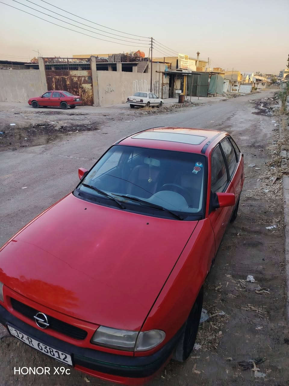 سياره استرا للبيع موديل 93هزه وسنويه جديده رقم جديد كير مكينه شرط كهربائيات كلها شغاله شرط التحويل اني الشرعي شرط الصبغ دواير ودوسات فقط السعر 48وبيها مجال بسيط هاتف***********

