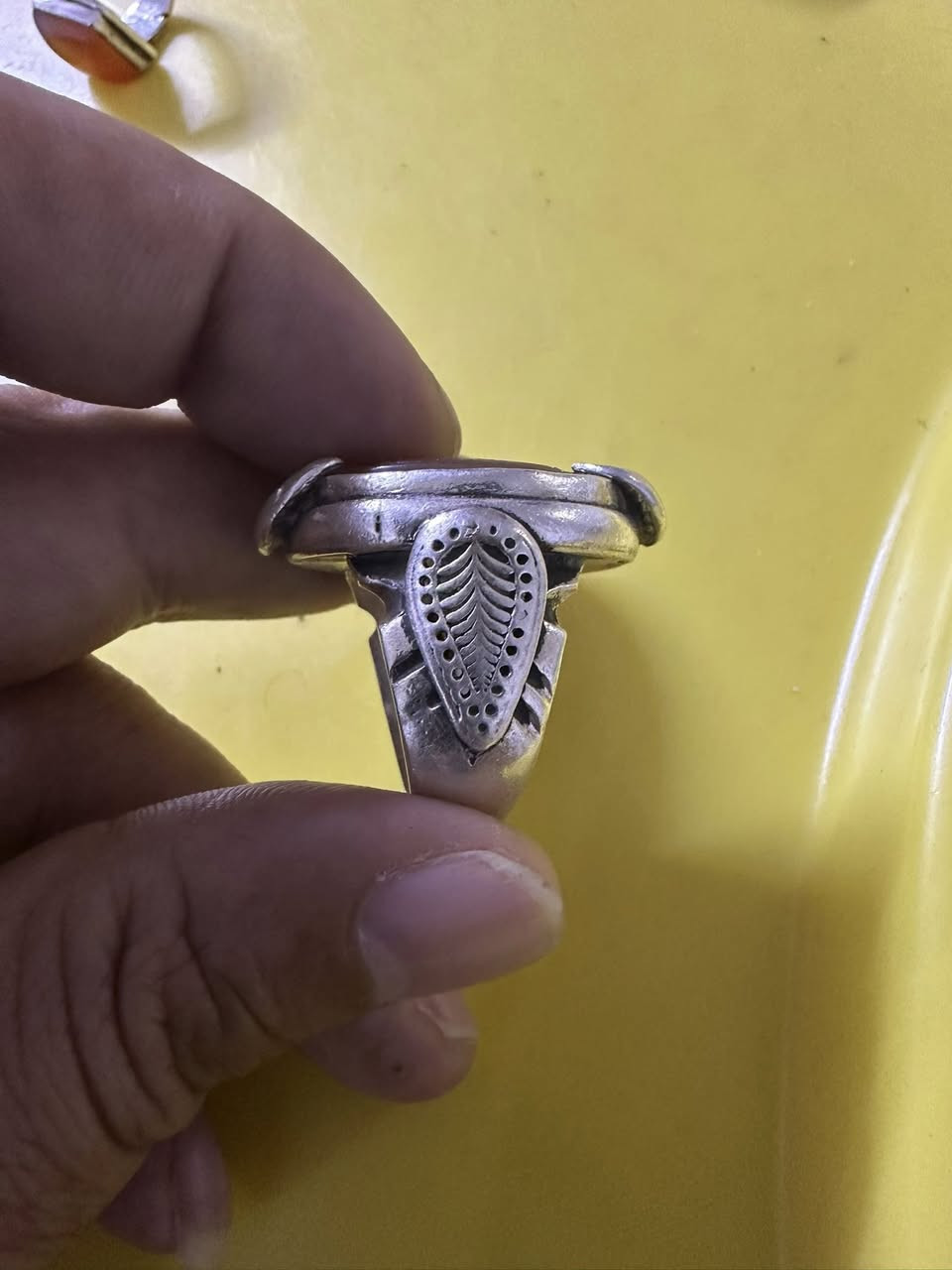 عقيق يماني حجر طبيعي غير معالج صياغه يدوي ثقيل


**إذا كنت صاحب هذا الإعلان وتريد حذفه لأي سبب، رجاءا أرسل رسالة إلى الدعم الفني**