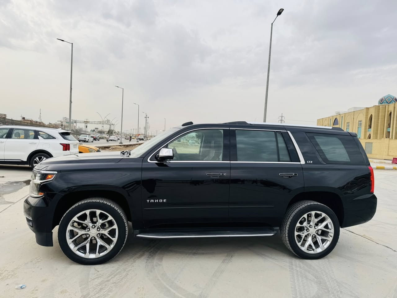 السلام عليكم
تاهو 2016 خليجي شركه المنصور مكفوله 
رقمهه اربيل بأسمي 
السياره ماشيه 112
مواصفات LTZ فول 
مكانهه واسط الكوت 
سعرهه 378
تلفون ***********
