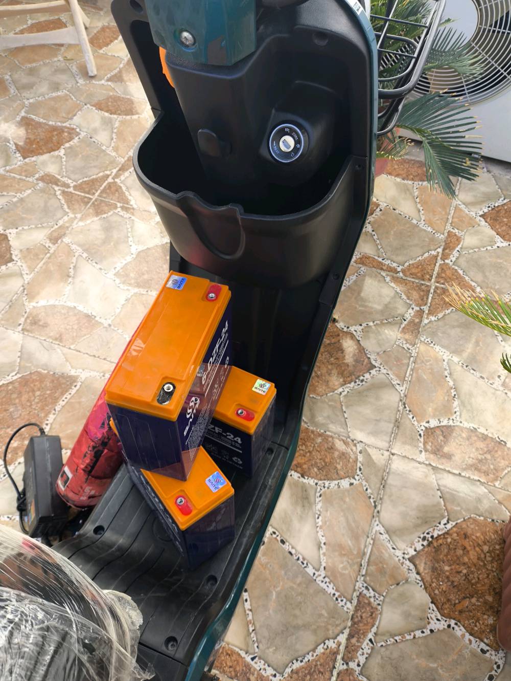 درجة شحن r8  موصفات نضام البك الخلفي دسكات امامي خلفي دراجه كلش نضيفه موديل 2025