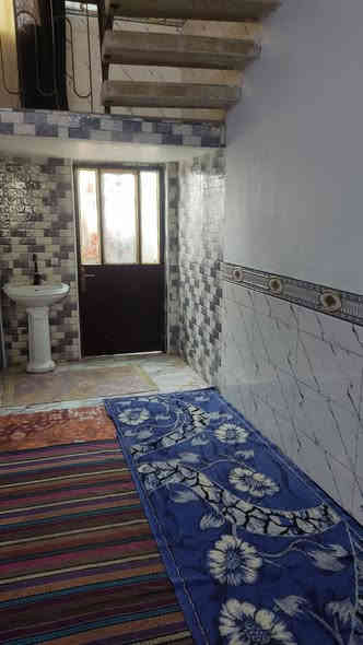 بيت للبيع المساحه 300متر بناء البيت مع الطارمه 200متر
و100متر بصف البيت  
يتكون من غرفه 5في4و صحيات داخليه و خارجيه وصاله 5في 5ومطبخ 4في 3وهول 5في 4
طابو زراعي سند 25 في بابل قرب لامام بكر عليه السلام طريق حله نجف يبعد عن الشارع العام 400متر كامل الخدمات متوفره 
سعر 120قابل للتفاوض ***********
