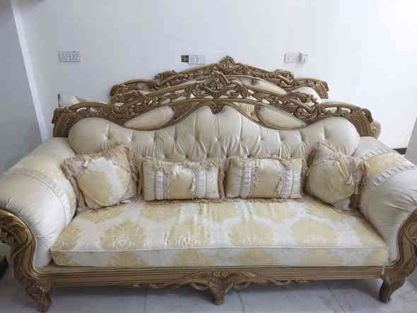 تخم ملكي مستعمل للبيع ب325 لاكسر لا شك مكان داموك شارع المثلث مقابل مجمع الباشا للاستفسار الاتصال على رقم *********** او راسلني خاص
