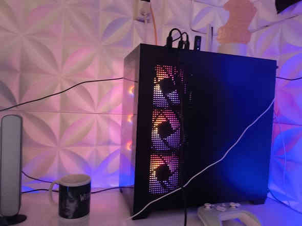 أكيد ✅
📣 للبيع – جهاز بث وألعاب متكامل بمواصفات عالية 🎮💻

💪 المواصفات الفنية للجهاز:

🔹 المعالج: Core i5 (الجيل 14) أو ما يعادله Ryzen 5 7600

🔹 المذربورد: B760 WiFi

🔹 الرامات: T-Force 16GB بسرعة 3600MHz

🔹 كارت الشاشة: ASUS RX 7700 XT 12GB

🔹 الباورسبلاي: 650 واط أصلي (80+ Bronze)

🔹 التخزين:M2 سريع

🖥️ الملحقات المضمّنة:

شاشة منحنية Curved مقاس 32 بوصة – دقّة 4K 🌈

سماعات احترافية بجودة صوت عالية 🔊

كاميرا بث مباشر 4K مناسبة للستريمر والبودكاست 🎥

مايكروفون احترافي بنقاوة صوت ممتازة 🎤

ميز (واجهة صوت) للتحكم في الصوت والمؤثرات 🎚️

الطاولة / الإضاءة / الإكسسوارات كاملة حسب الرغبة

📦 الكل جاهز للاستعمال مباشرة – نظيف جداً، استخدام خفيف، مناسب للبث المباشر، الألعاب، المونتاج، والتصميم.

💰 السعر المطلوب: 💵

1500.000 دينار عراقي ( بدون ملحقات  مع ملحقاتها 1650.000.

📍 الموقع: النجف الأشرف
يتوفر توصيل 

📞 للتواصل: (***********)
