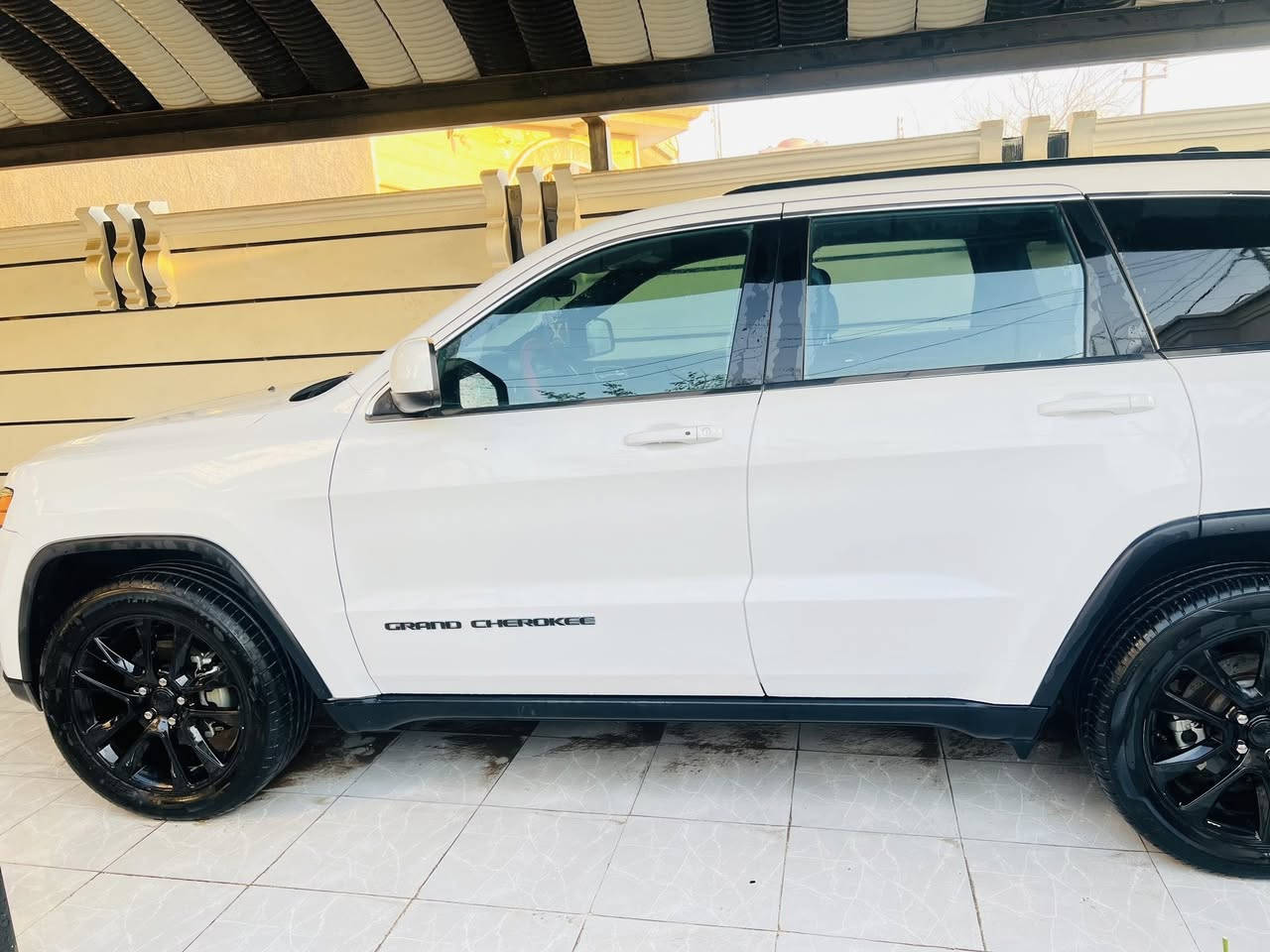 السلام عليكم 
Jeepللبيع
 موديلا20
المواصفات عدة الفتحه
رادار خلفي
تحديد المسار
توقف ذاتي
 ومواصفات اخر
الحادث قطعه وحده 
مكينه 6سلندر
3600
السياره جاهزه من كلشي
حداديه تخم تاير جديد
مكينه وكير مكفول
رقم بغداد 
السعر.. على الخاص
رقم الهاتف.***********

االمكان حله
