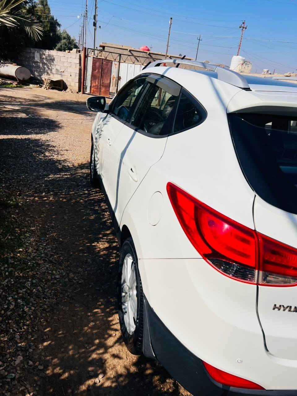 السلام عليكم  توكسان   ***********
٢٠12  خليجي مكفولة  فقط جاملق  امامي  محرك  ٢٠٠٠ دوش  بنراما  تحكمات ستيرن  دوشمة جديد  تخم تاير  قطعتين تبريد 
سيارة كلش حلوة احلة من الصورة  رقم  بغداد انكليزي  السعر  ١٤٥بيهة مجال مكاني بغداد  المعامل  طريق السياحي
