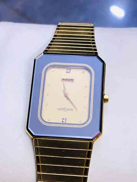 ساعة رادو  ( RADO) ديستار     
سويسري اصلي انتاج الثمانينات 
كواتز - ديستار  زجاج زفير      
من الإصدارات المحدود 
لوك غير مستعملة 
مع العلبه الأصلية والكرنتي 
للاتصال ***********
