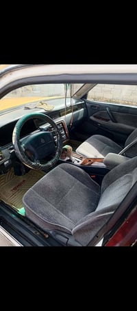 للبيع راس ثور تكم موديل 2000  بيه ضربه خفيفه بجاملغ الخلفي باقي كفاله ...