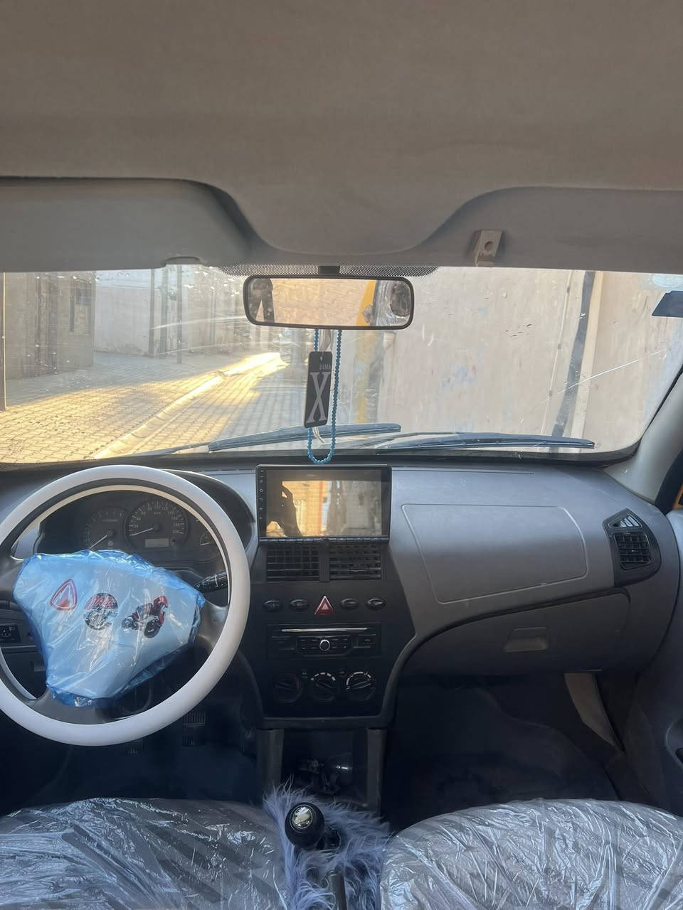 يالله طيبه 2016 سنويه لل28 الصبح محوله بسمي ارقام انكليزي هيئه غرامات مصفره ربع ممطلوبه صدر خلفي امامي مشط بور جديد  تخم تاير خط ابيض كير مكينه بلجيس مكفوله من الضربه والتبديل معمره دوس وهلالات قطره خياس مابيه السعر 40 وبيه مجال قليل عنوان السياره كوت للتواصل ***********
