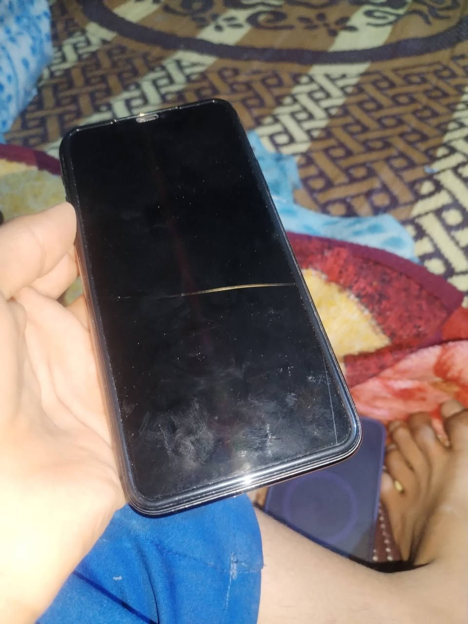 ايفون 11 برو ماكس جهاز مامفتوح فقط ضهر مكسور وفطر بل كلاسه بطارية 82 مامبدلة سعر 300 وبي مجال عنواني بغداد مدينة الصدر للاتصال ***********
