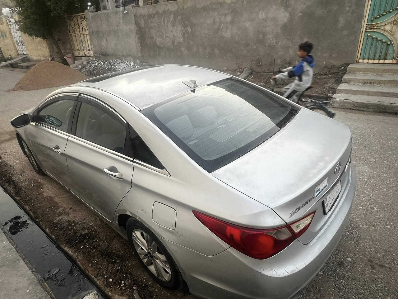 بسك الله الرحمان الرحيم،،،سيارة سوناتة للبيع فول موصفات بصمة فتحة كشن كهرباىي وارد امريكي المديل 2013 العنوان ذي قار الرفاعي شراي انتصال ع هذا الرقام ***********
