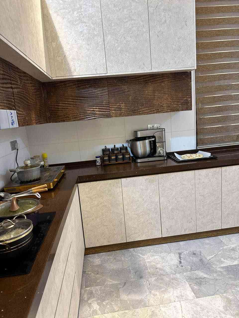 بيت للبيع في الناصرية / حي الموحية
المساحة 200م²
طابقين – بناء جديد
طابو صرف
البيع مع الأثاث كامل او بدون الاثاث 
للتواصل خاص أو واتساب
*********** ناصرية, ذي قار
