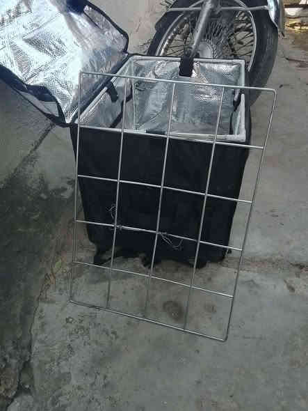 صندوق جديد كل شيء ما بيه للبيع رقم التواصل *********** السعر 15000 ابي مجال.    الرقم بي واتساب
