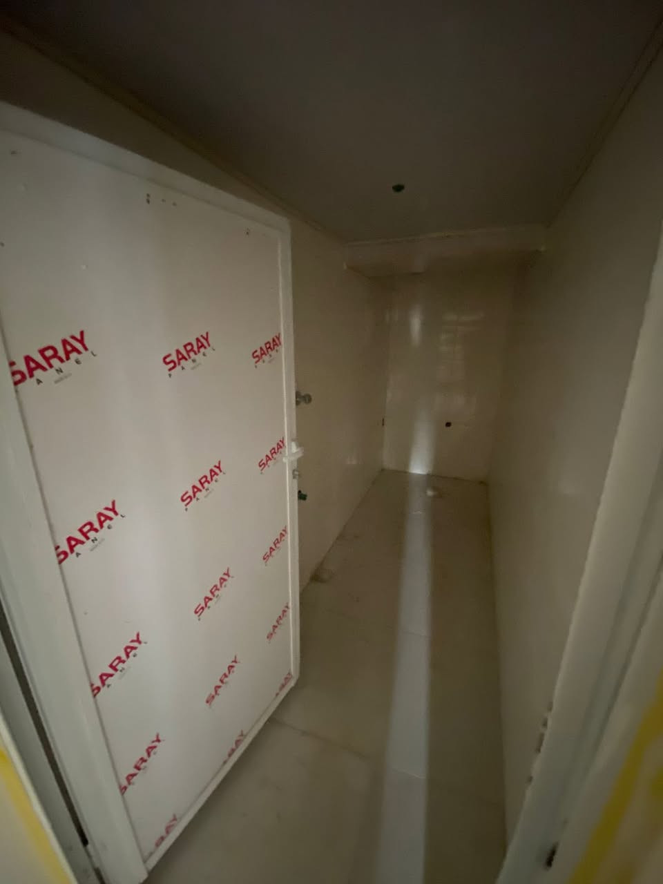 دار للبيع 
.
الموقع (الشموخ الاولى)
.
طابو صرف الواجه 6.25متر
الواقع 116متر
طابق ونص خدمات كامله من تبليط وشبكه ماء وكهرباء جديده 
والبيت مرمم حديثاً وخالي بعد الترميم
يحتوي على غرفه وصاله واستقبال ومطبخ وصحيات داخليه وخارجيه اضافه الى غرفه في الطابق الثاني 
الرقم للاستفسار 
صاحب الدار ***********
