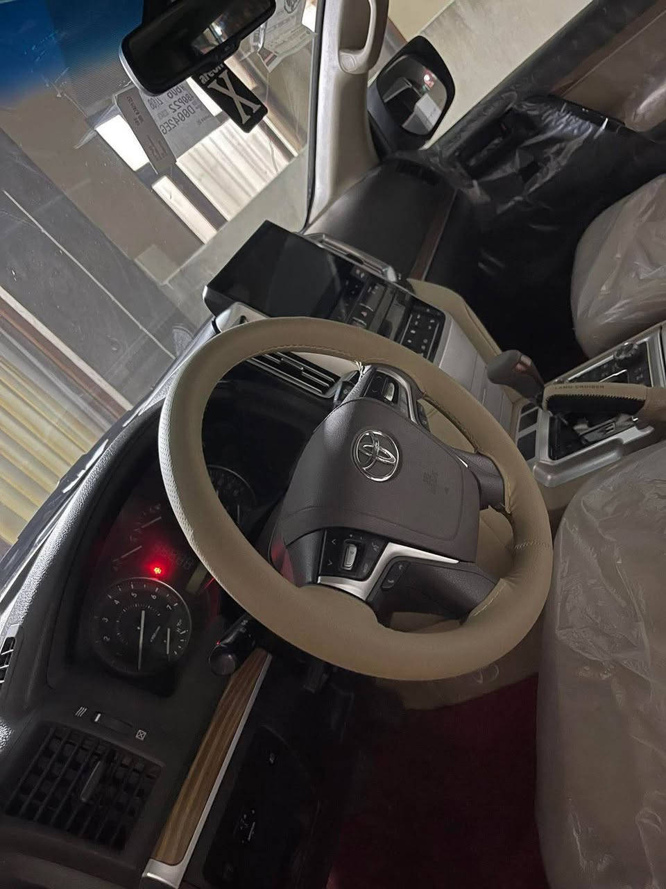 تويتا لاندكروز 2008 محدث2021
داخل و خارج 21 باغراض بلادي من اربيل شركة المحرك وكير سويت سيرفس 
ماشية 190 ألف كيلومتر حقيقي 
السيارة حيل جديدة و نظيفة 
بدون ضرر و ضربة و صبغ 
ما يحتاج ربع دينار 

🛑 السعر سوي تعليق يصل مباشرة 🤖 

سنوية و هزة جديدة لل 28 
تحويل ثاتي يوم 

رقم صاحب السيارة 
***********
