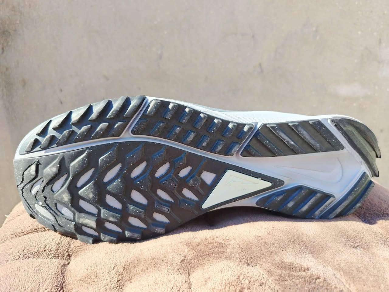 نايك قياس 42 ونص يلبس 43 اصلي سعر 35 للحجز ***********
